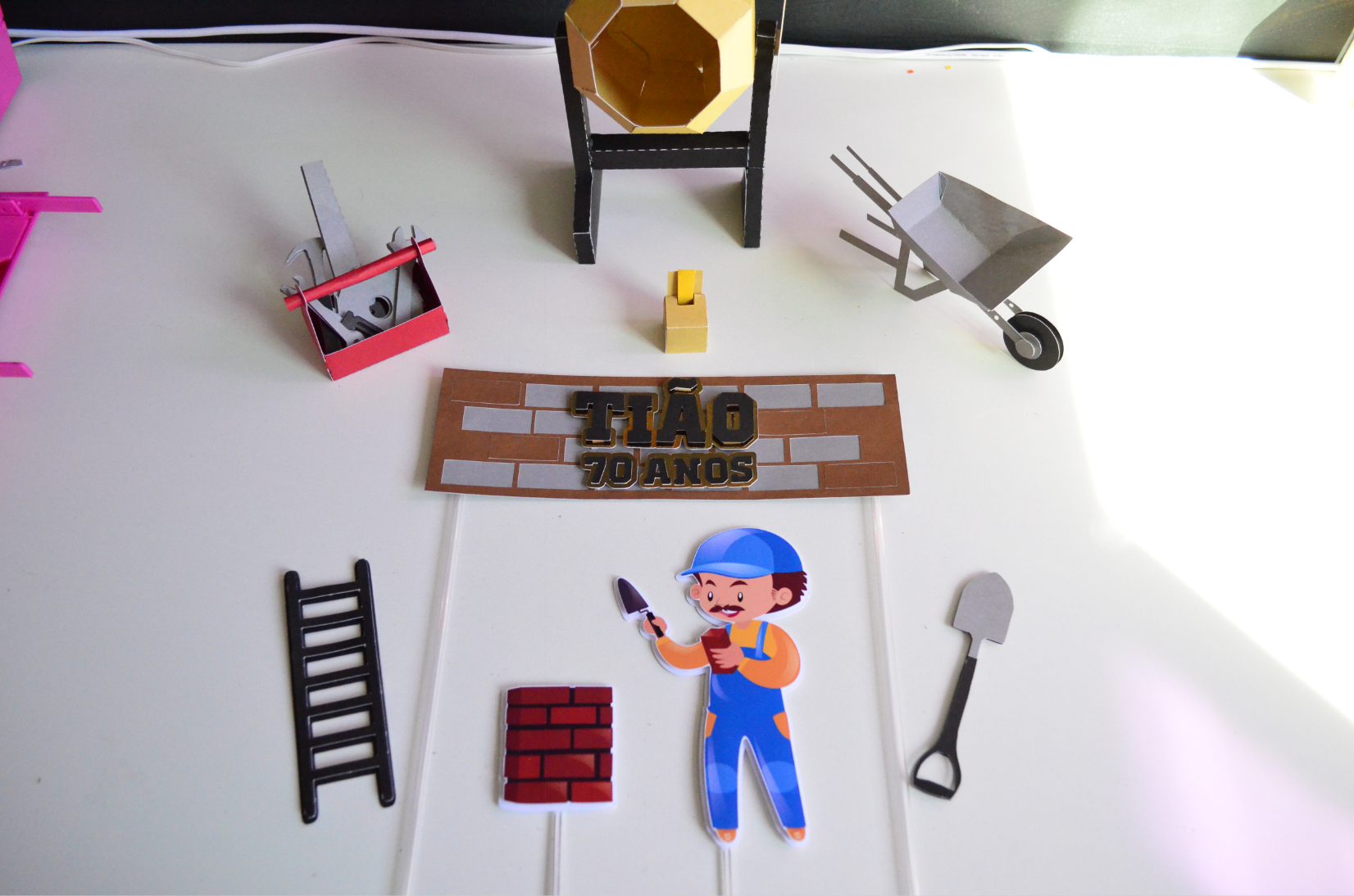 ARQUIVO de Corte Topo de Bolo Profissao Pedreiro com Betoneira 3D - 01 - Imagem 3